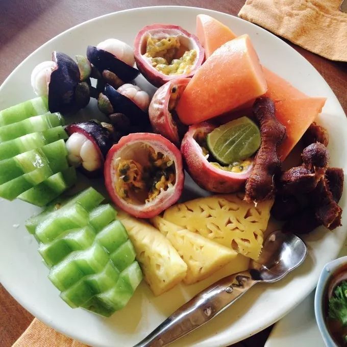 衣冠不整恕不招待厨师,衣冠不整不让进的饭店