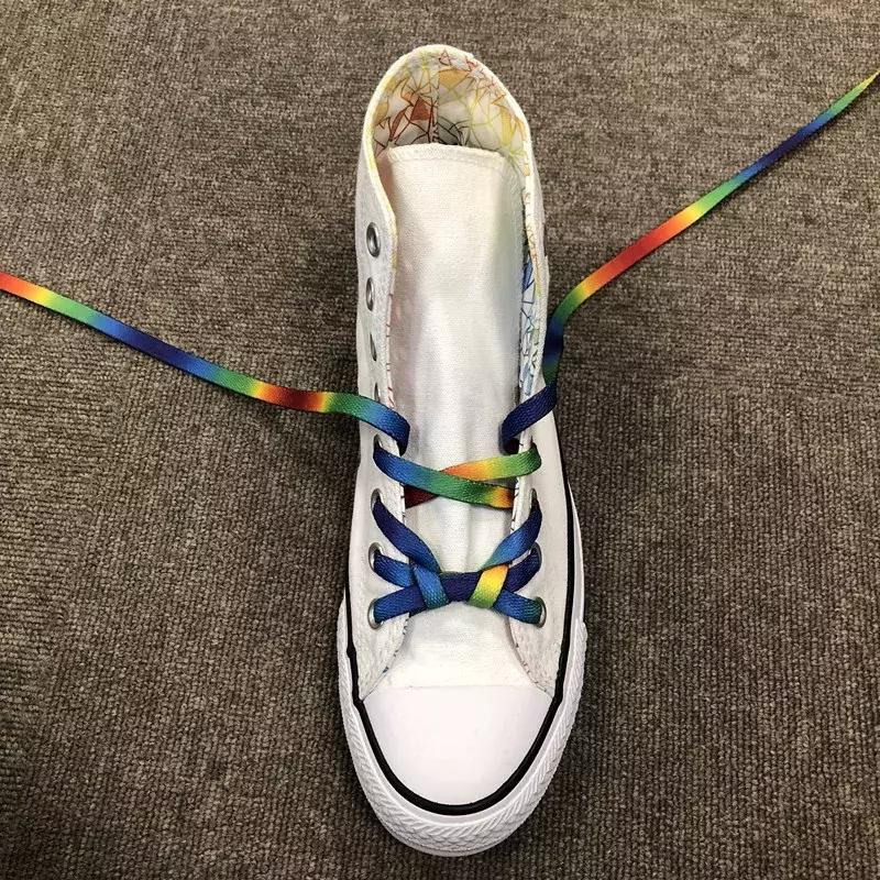 休闲鞋系鞋带方法简单又好看,今年最流行黑鞋系鞋带方法