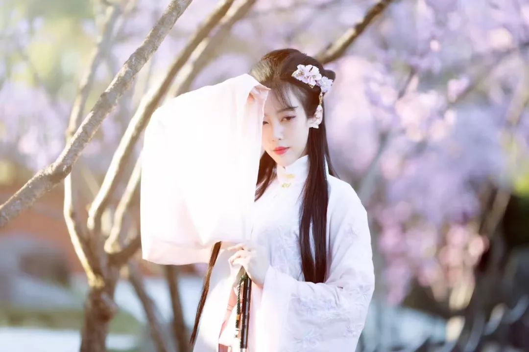 90后中国姑娘，在澳洲街美哭外媒