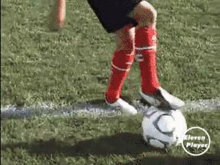 如何教零基础小孩子踢球,小孩练足球基本功多久踢球