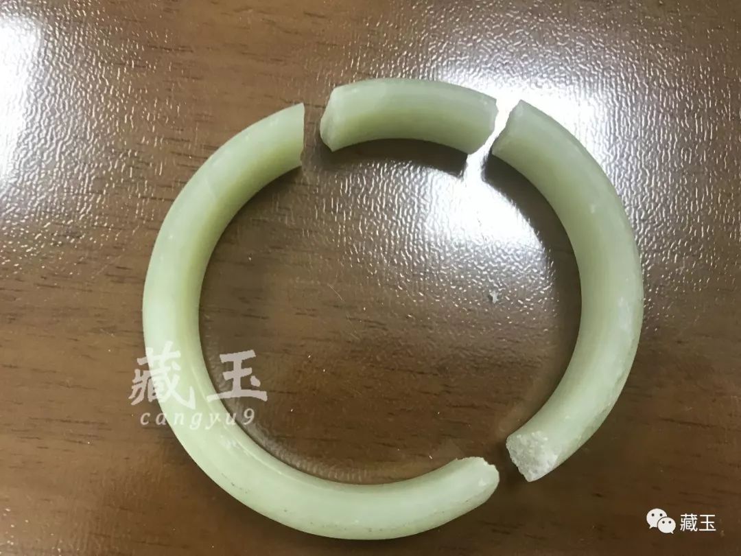 玉镯为什么容易断裂,圆条玉镯容易断
