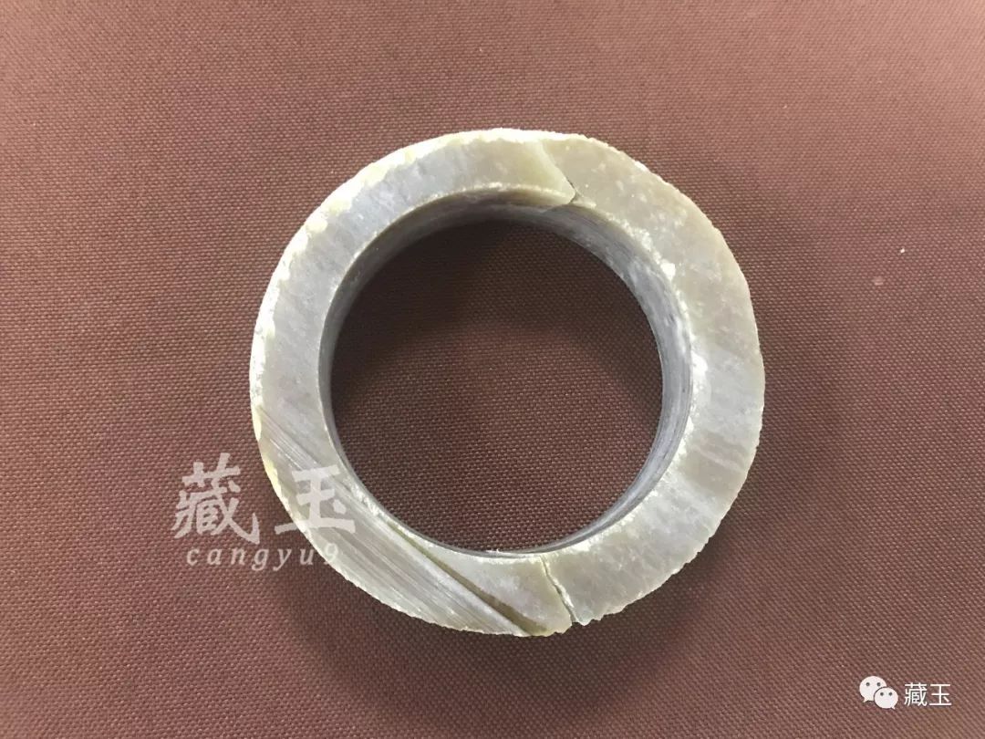 玉镯为什么容易断裂,圆条玉镯容易断