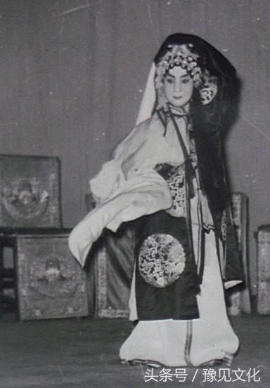 梨园春纪念陈素真专场,豫剧大师陈素真的回忆录