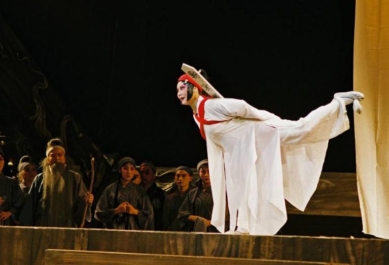 窦娥临死前为什么要发三桩毒誓,窦娥临终前为什么下三桩毒誓