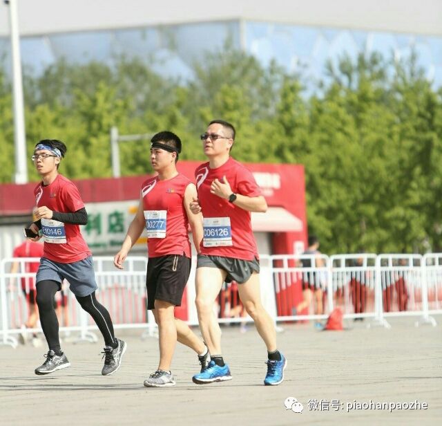 鸟巢马拉松：一部中小型的情景欢乐剧