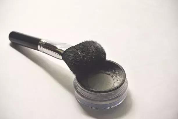 小心落地就脱妆!夏日控油作战装备你捡齐了吗?