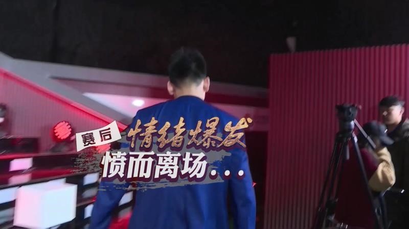 足球激情解说黄健翔完整,足球解说员黄健翔大灌篮