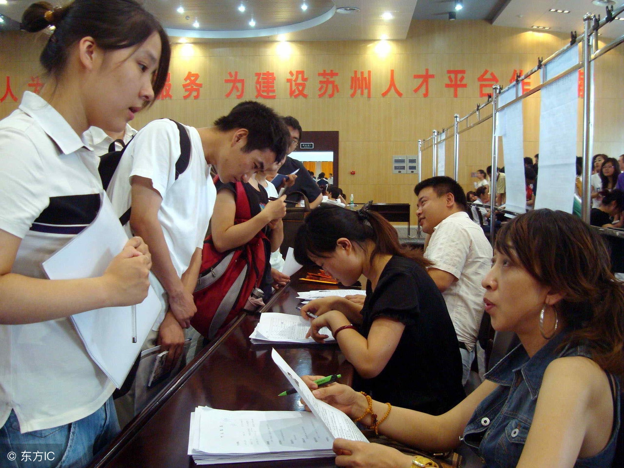 前辈的心酸：毕业季来临，这么多年的学生会主席，还不如两个证！