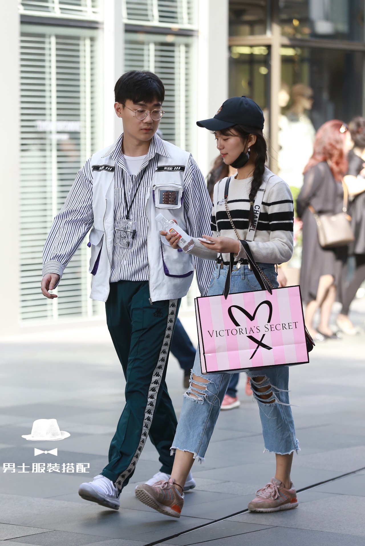 一件配饰就能拯救一身的穿衣搭配,让你感觉时尚的小配饰