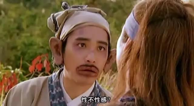 五十岁大妈鬼步舞,女子带领50岁大妈跳鬼步舞