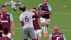 博格巴进球被拦,博格巴被犯规起来直接长传