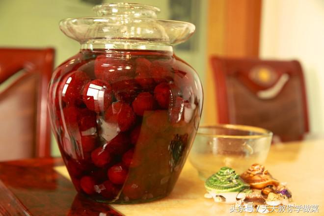 自制杨梅酒的功效与作用,自制杨梅酒保质期多长时间