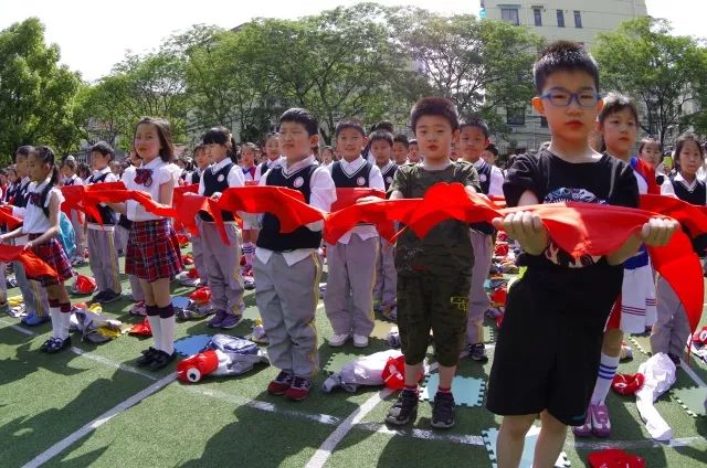 阳光下的成长艺术节,春天里歌唱活动