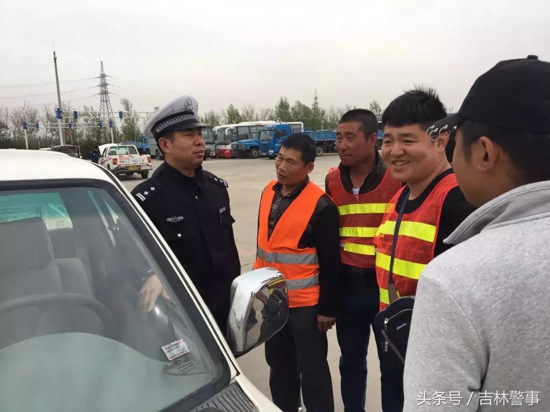 交警大队文明交通绿色出行,交警开展文明交通进驾校宣传活动