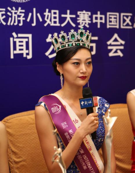 脸好疼！女模自称获邀约去戛纳电影节品牌官微回应打脸太尴尬