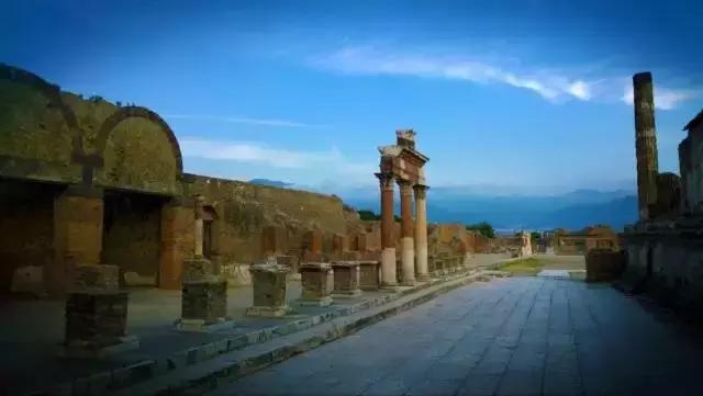 涓嶈缇℃厱鍑哄幓鏃呮父鐨勪汉,涓嶈缇℃厱鍑哄浗鏃呮父