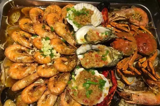 夏天来了喝啤酒吃海鲜,夏天到了吃海鲜