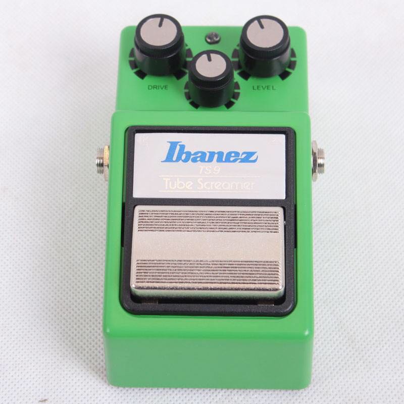 吉他各种效果器都用在哪里,新手弹电吉他一定需要效果器吗