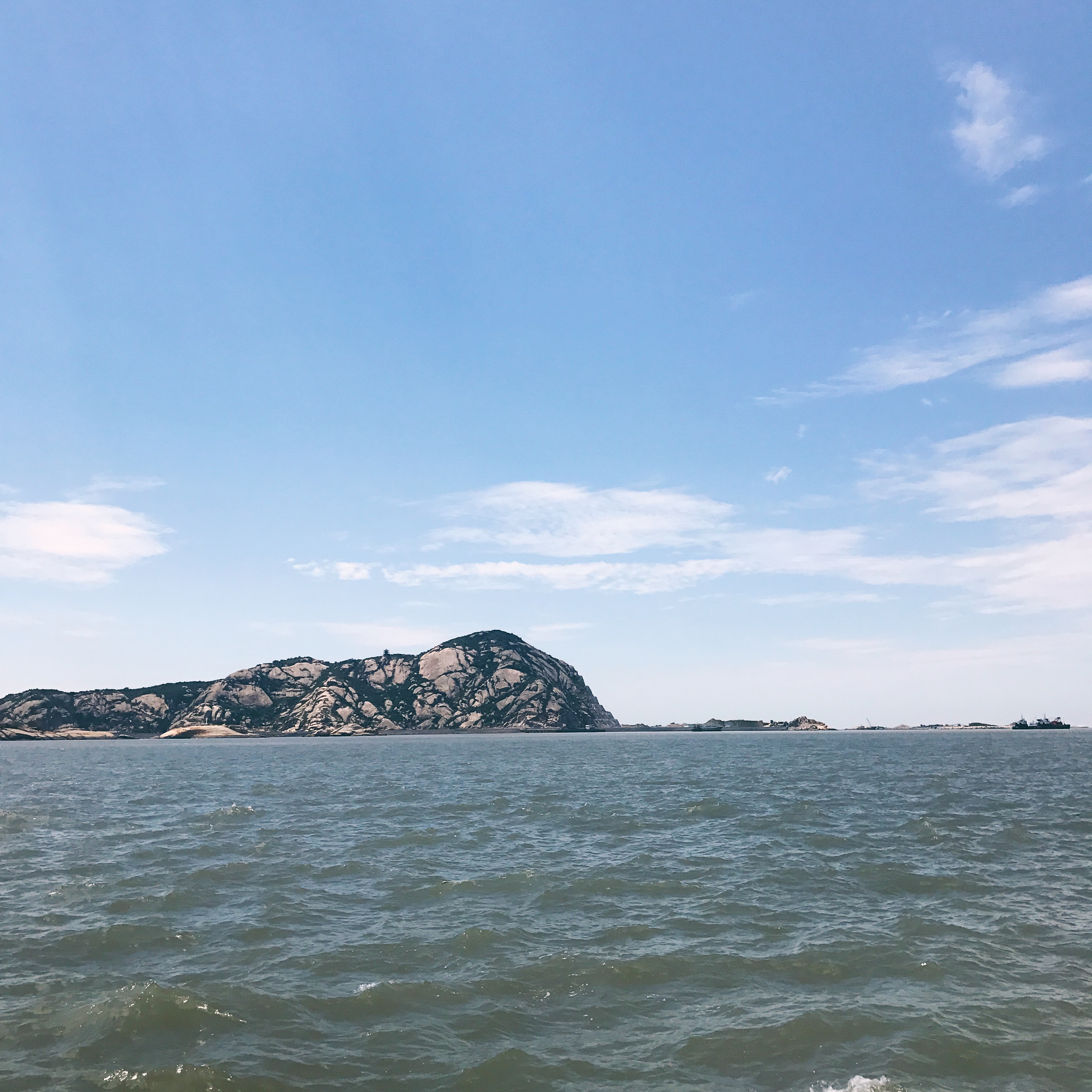 去舟山群岛各个岛只能坐船吗 (舟山坐船去海边哪里最方便)