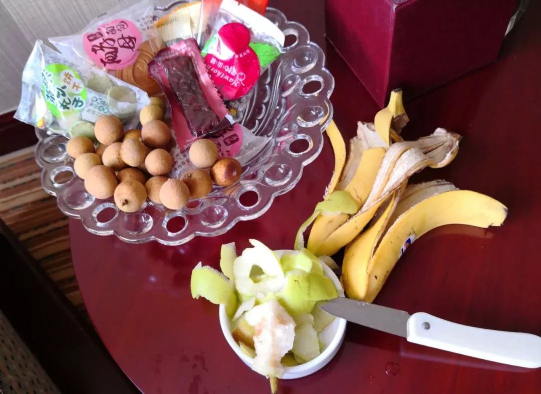 一个医生吃了枣核,一医生吞枣核