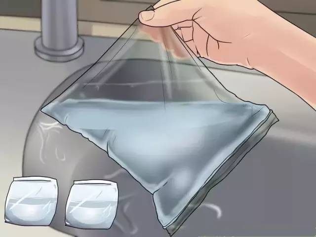 运动鞋子买小了一招变大的妙招,新买的鞋子挤脚怎么使鞋子变大