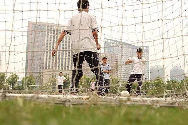 “校长在线”来了，快为闻涛中学男神校长打call~