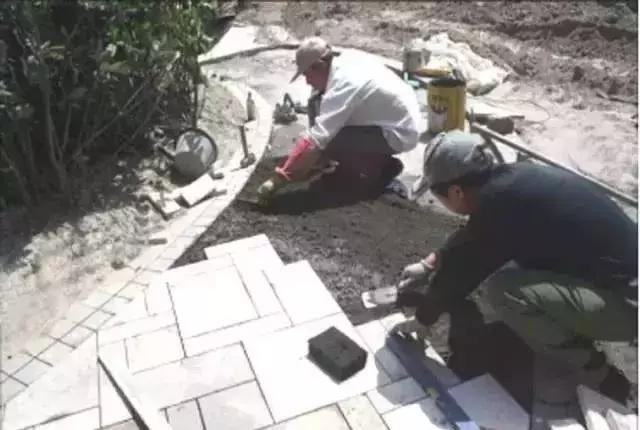 4种常见庭院铺装材料与优缺点,庭院最流行的铺装