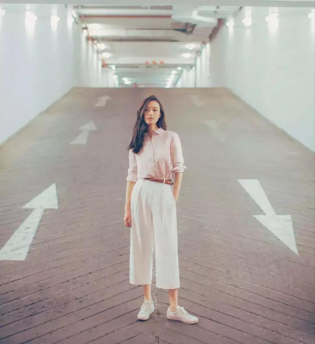 显瘦阔腿裤百搭秋季,最好穿的白色显瘦阔腿裤