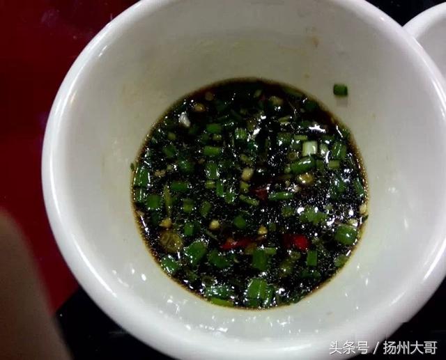 贵州吃的生猛美食,在贵州苗寨吃酸汤鱼