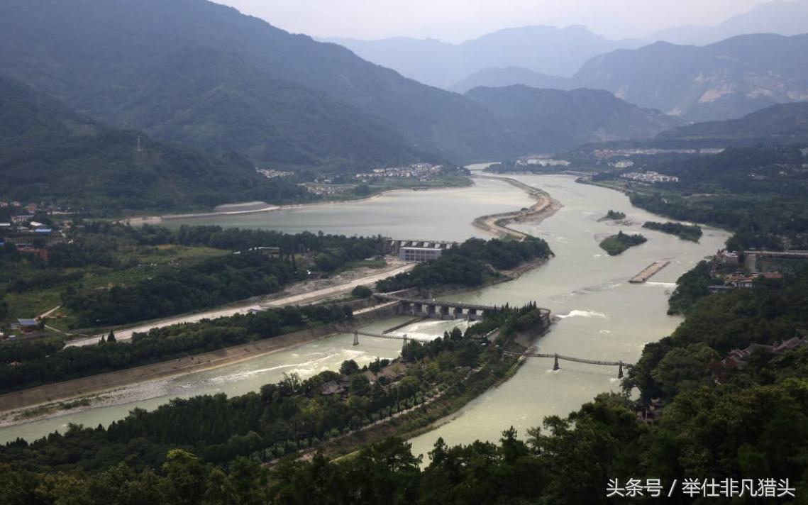 新雨山头荔枝熟万里桥边多酒家,万里桥边酒家