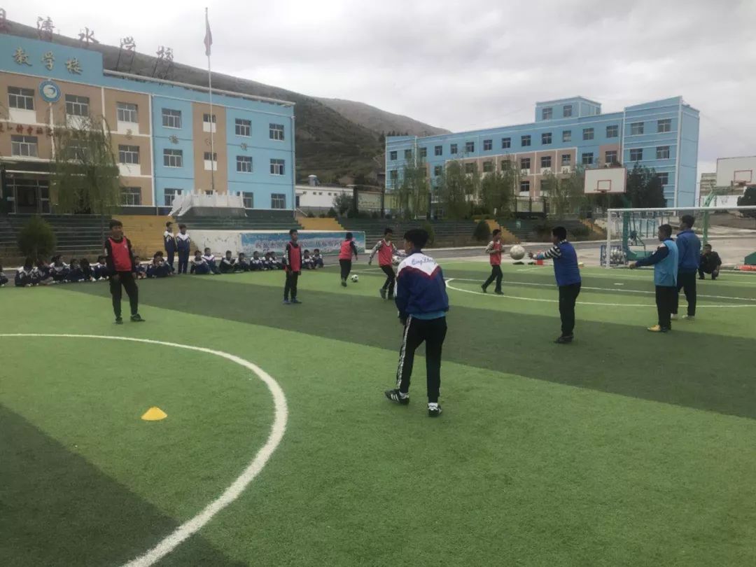 “快乐足球·伴我成长——关爱留守儿童”公益行活动走进榆中县清水中学、榆中县柳沟店小学