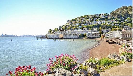 现在人都喜欢住郊区买房,现在人们买房子更注重哪些