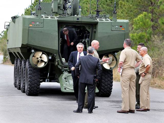 摩天大楼上面的机械怪兽,摩天大厦狂暴巨兽视频