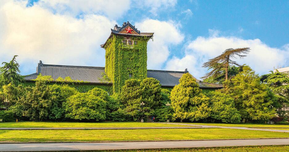 *京大南**学神秘建筑，气势压过世界第十高楼，《建国大业》在此取景