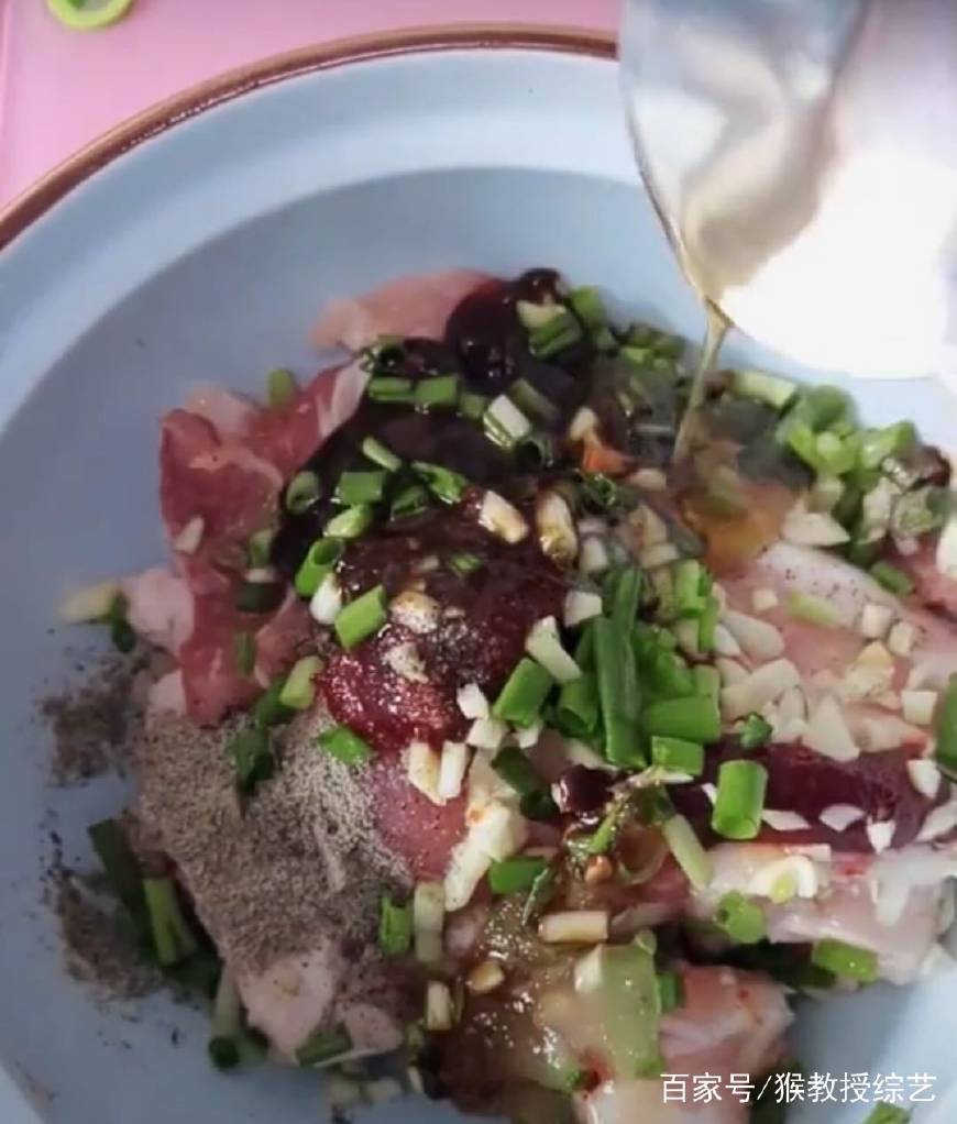 老东北美食韩式烤五花肉,韩国首尔街头美食韩式烤五花肉