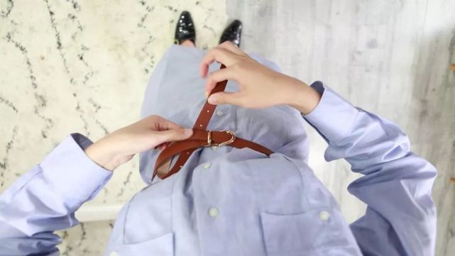 腰带怎么系好看又不容易掉,腰带小技巧