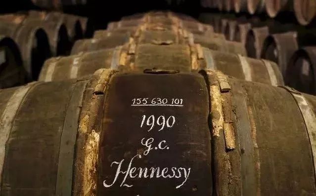 10532亿！告诉你世界第一奢侈品帝国LVMH是怎么炼成的