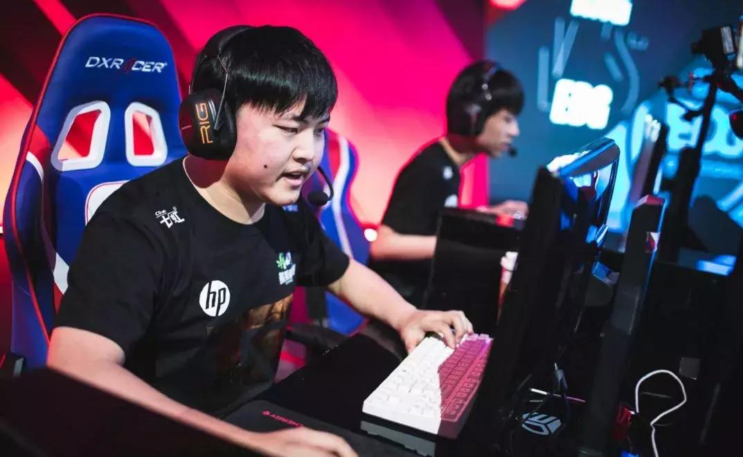 uzi和clearlove接受采访,uzi和clearlove再聚