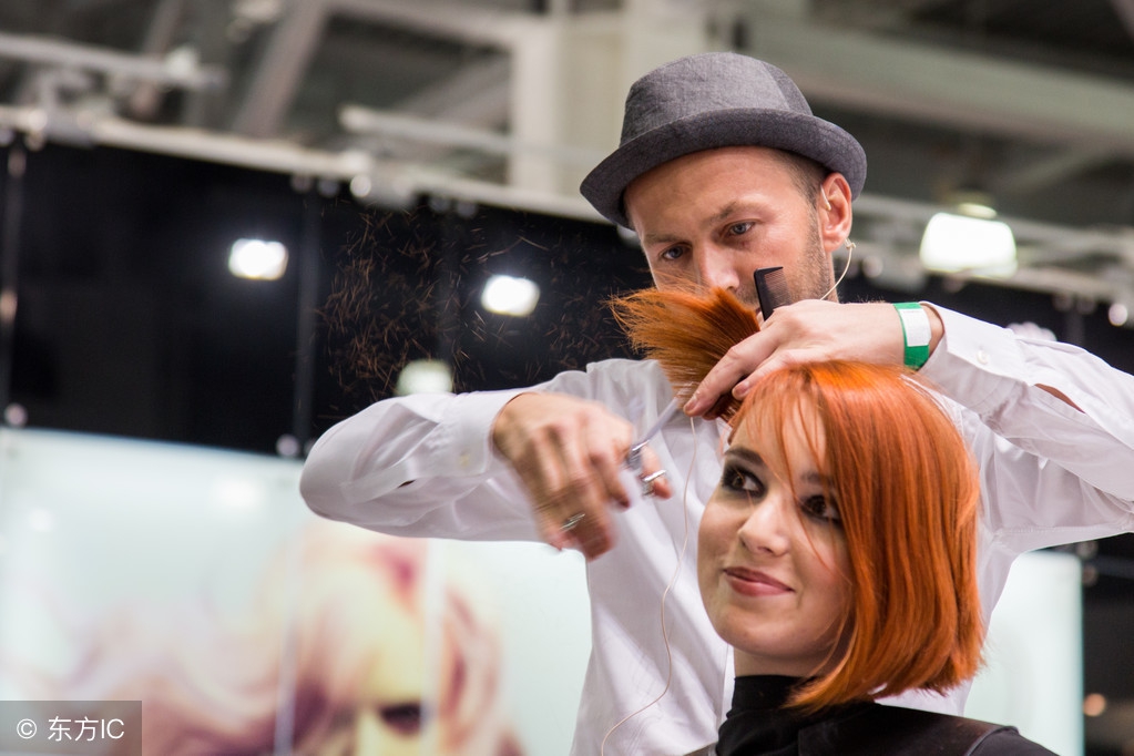 美发行业发型师苦逼的话,发型师是最苦逼的