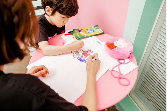 在英国穿上这个玩具，你的娃就是幼儿园之王