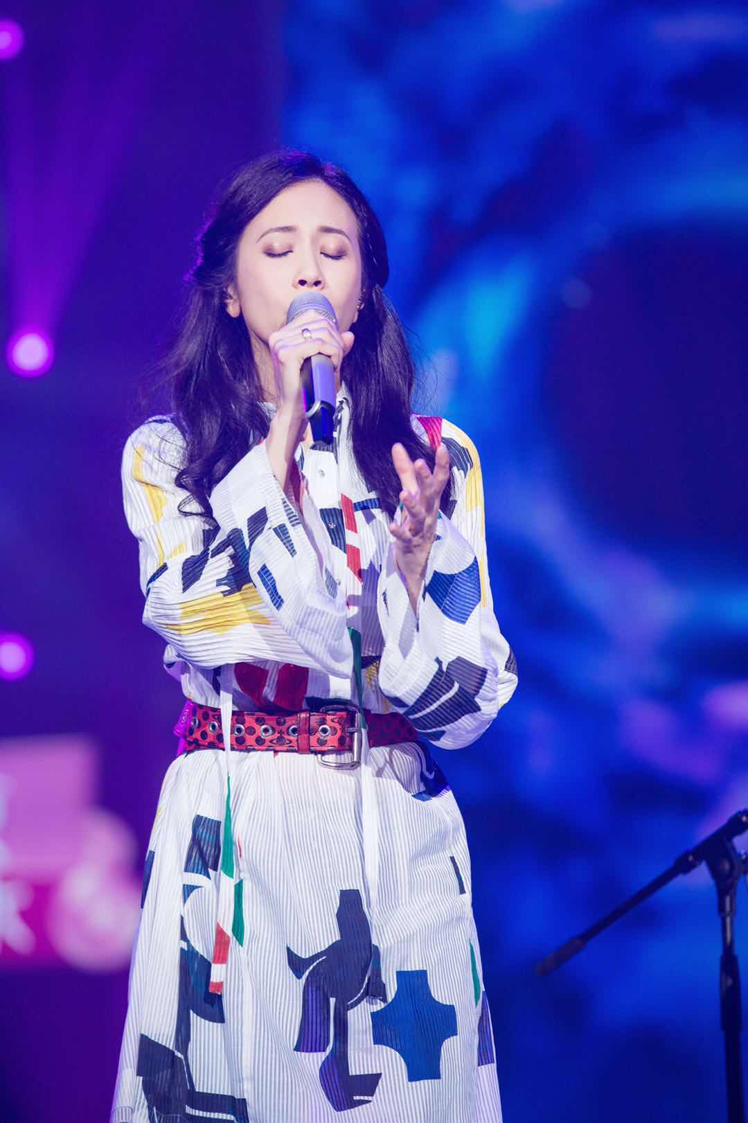 韩红莫文蔚告白完整版,莫文蔚韩红爱情现场