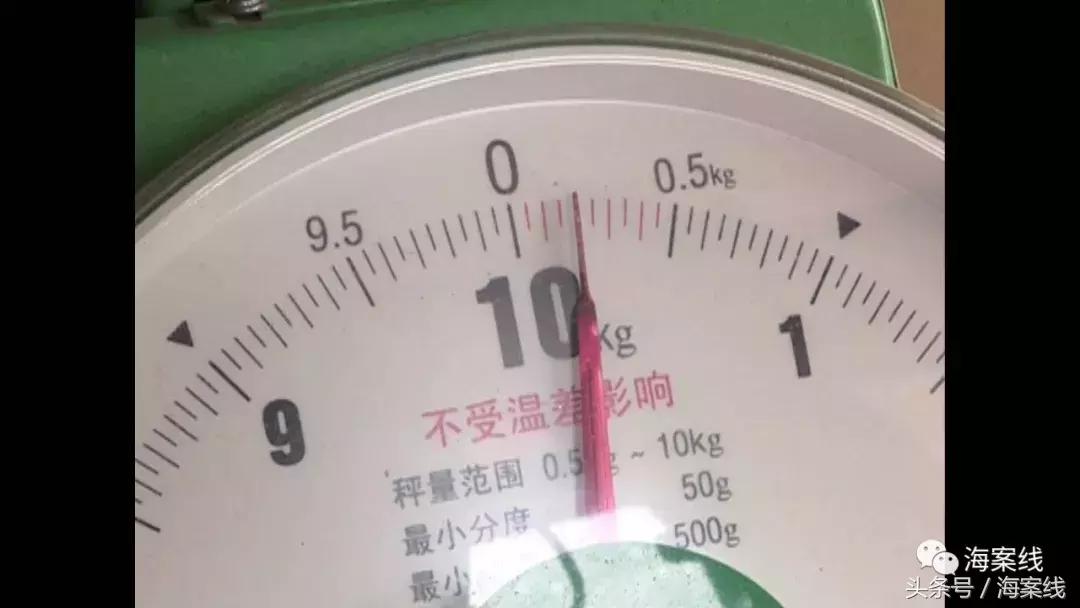 柳州一店铺一斤三文鱼少四两多,记者亲身体验被坑