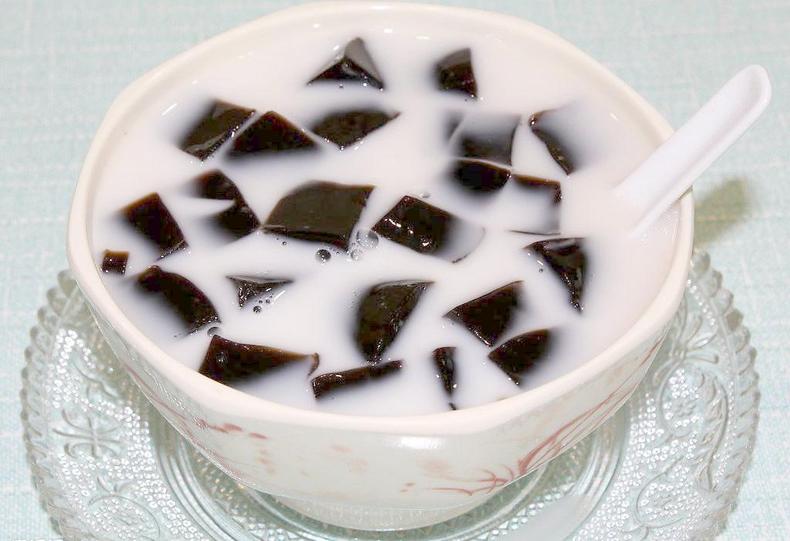 龟苓膏只有怎么样才好吃,龟苓膏真正的做法里面有没有龟壳