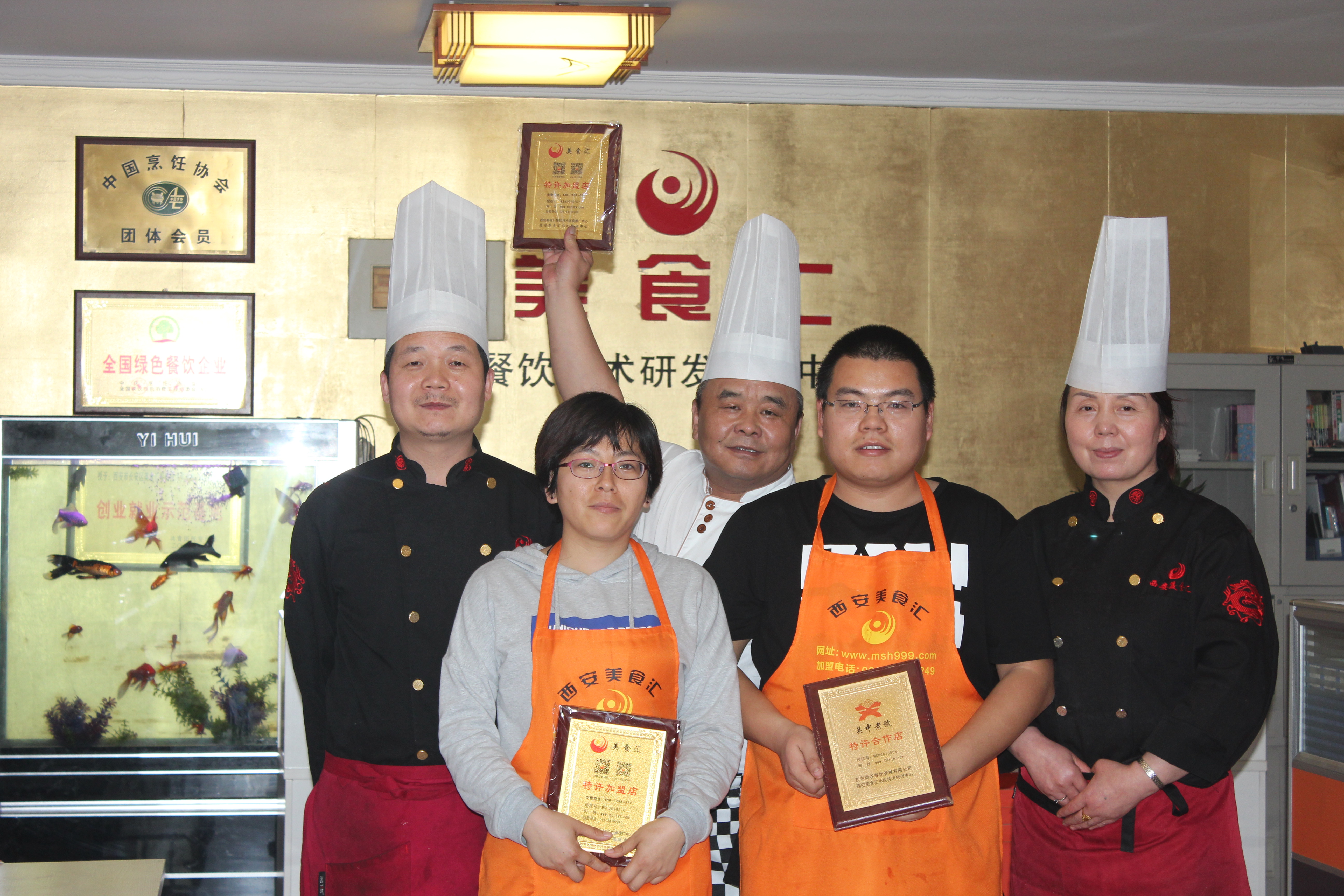 西安汇集美食攻略,西安美食汇小吃排骨面