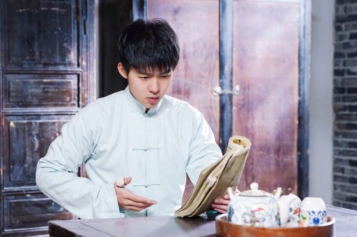 男子梦中给了老头一个窝头却得到救死扶伤的本领老人说这是善缘