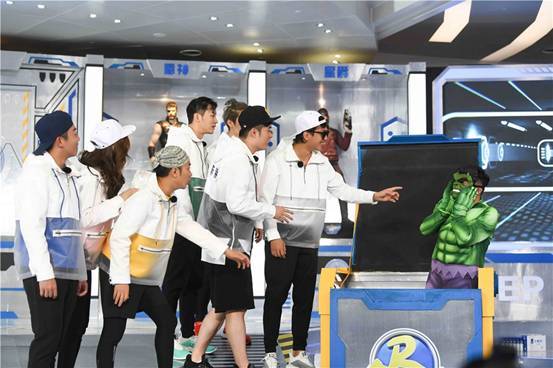 奔跑吧明星邓超陈赫劈一字腿,奔跑吧邓超陈赫障碍挑战