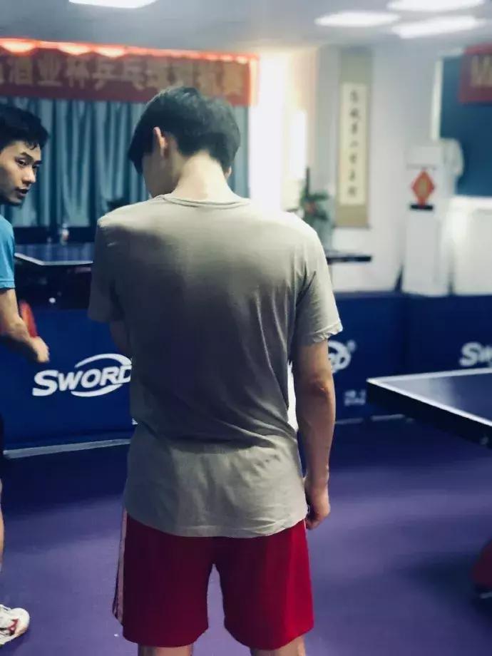 越努力越幸运的何止练习生们，正在“追球”的他们同样向阳而生