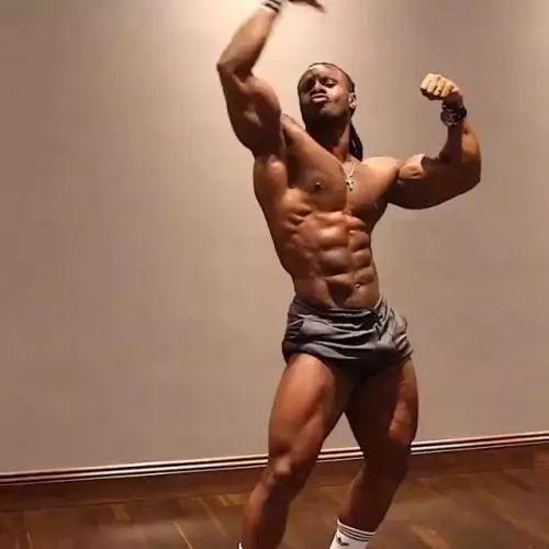 哥的胸肌你还靠不靠？“大屌哥”尤利西斯的你也不靠么？