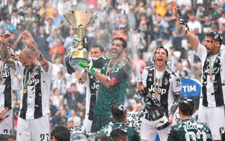 布冯尤文单场10次扑救,布冯告别尤文图斯名人致敬