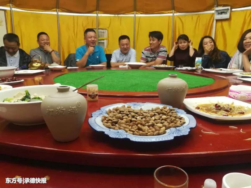 杯酒话乡情，酒好情更浓！